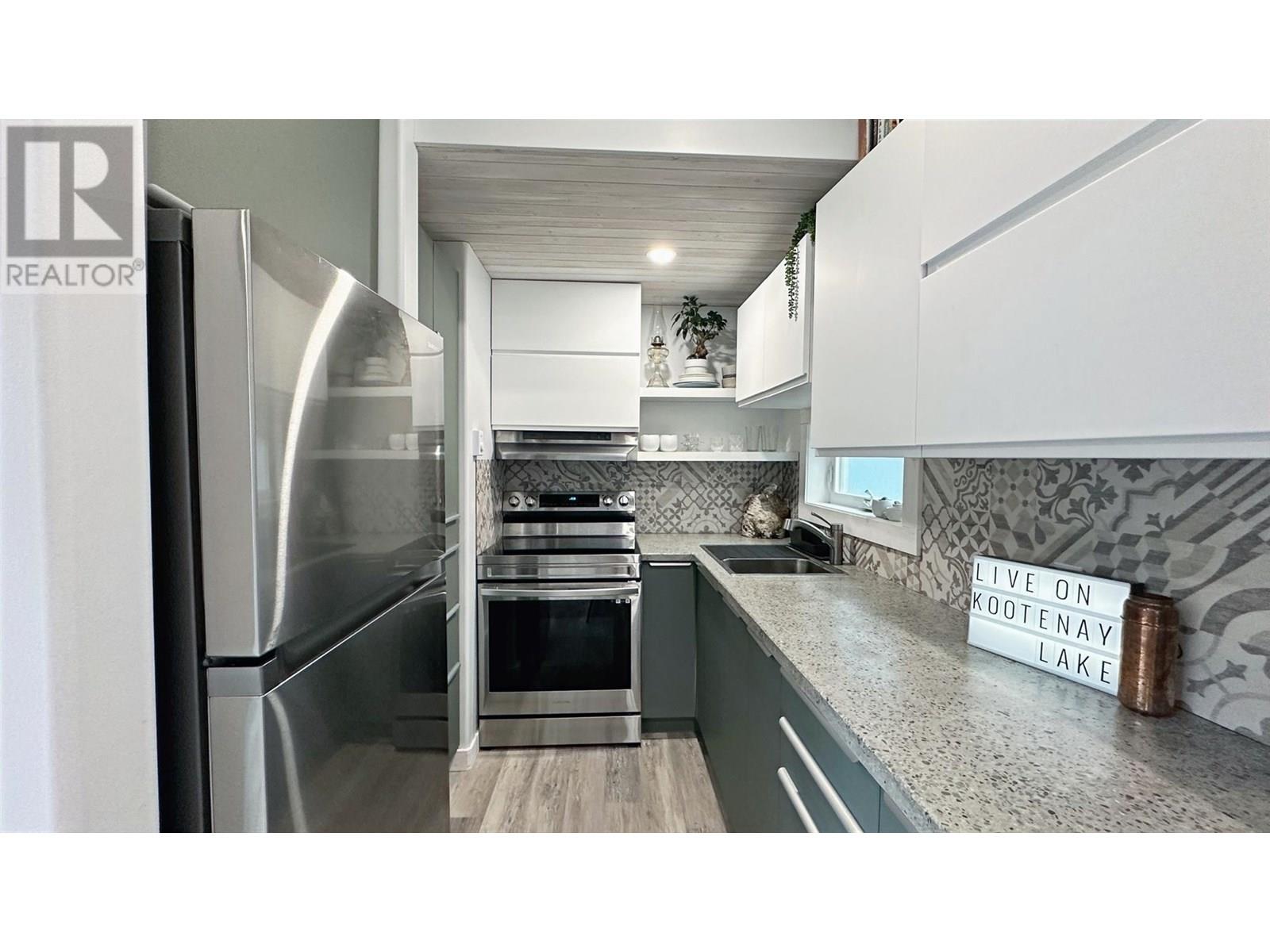 605 Sixth Avenue, Lardeau