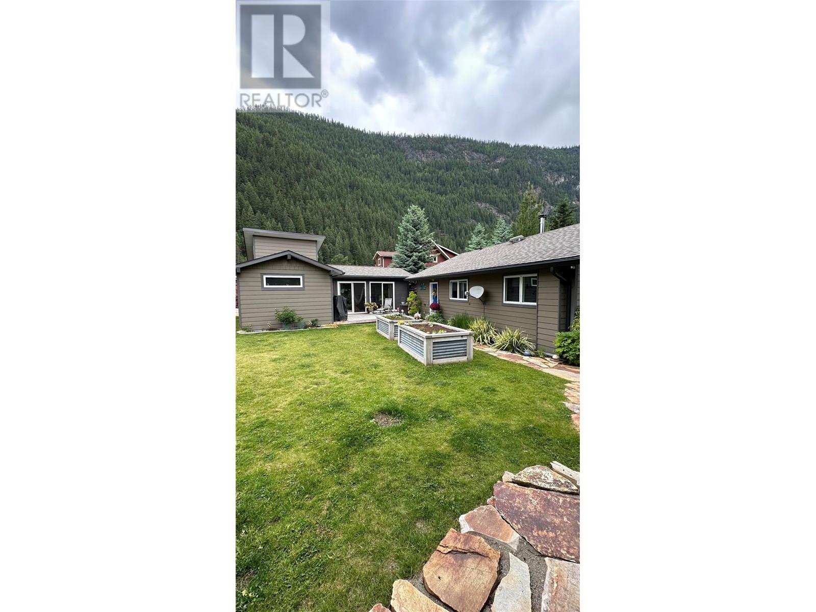 605 Sixth Avenue, Lardeau