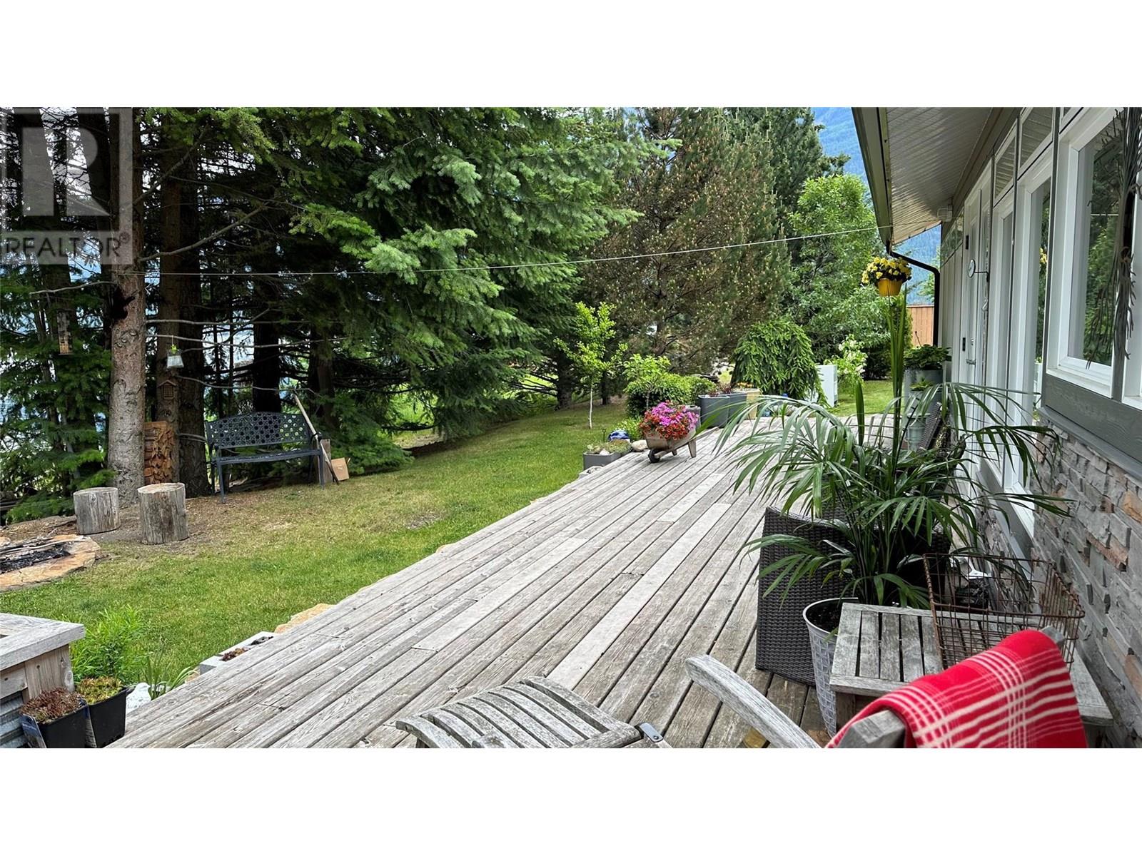605 Sixth Avenue, Lardeau