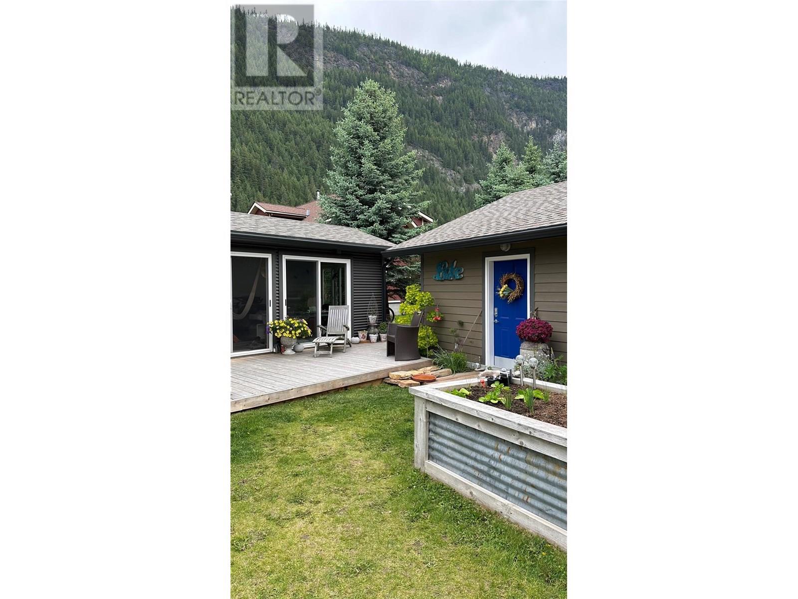 605 Sixth Avenue, Lardeau
