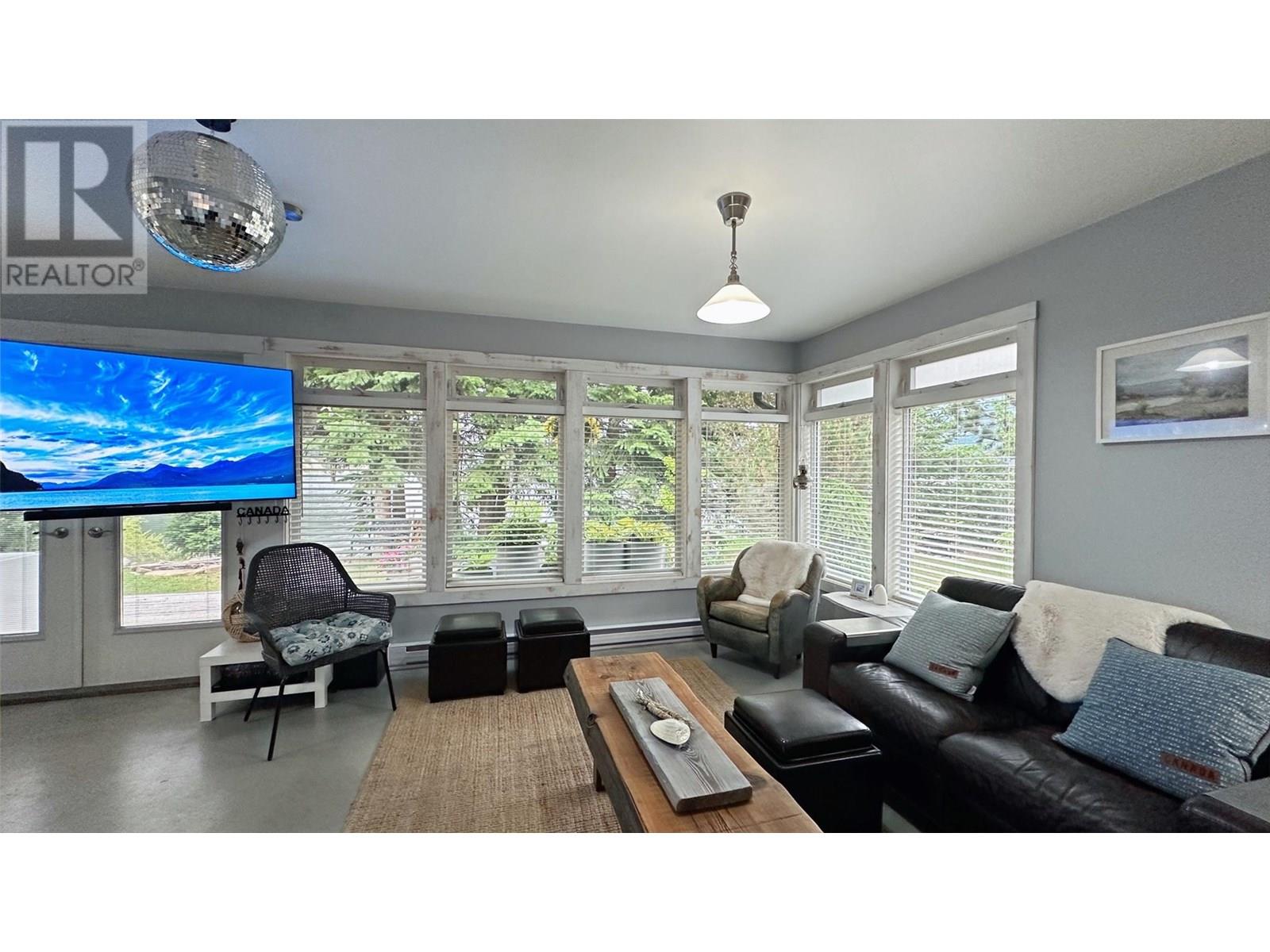 605 Sixth Avenue, Lardeau