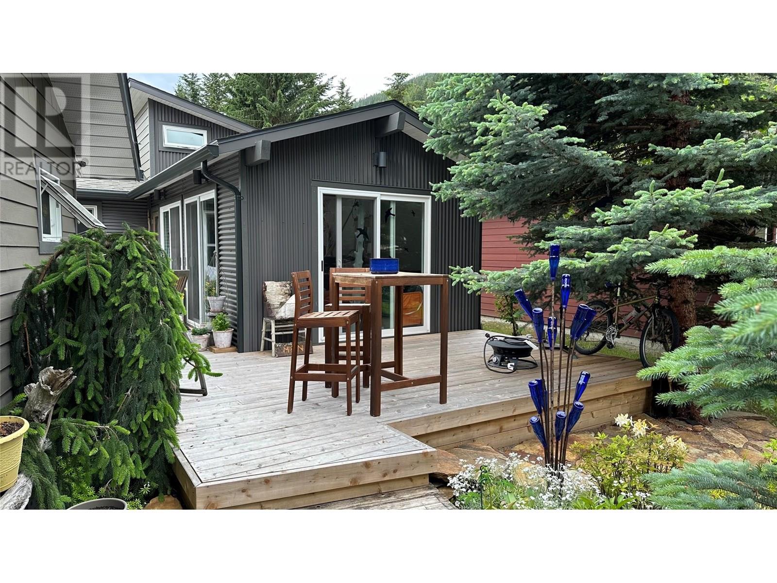 605 Sixth Avenue, Lardeau