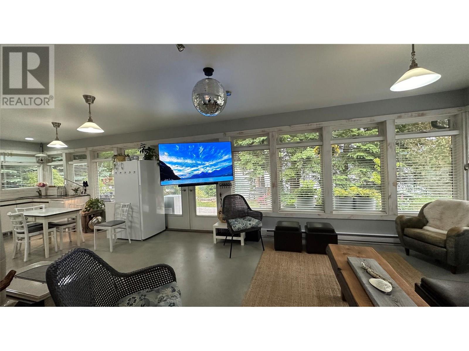 605 Sixth Avenue, Lardeau