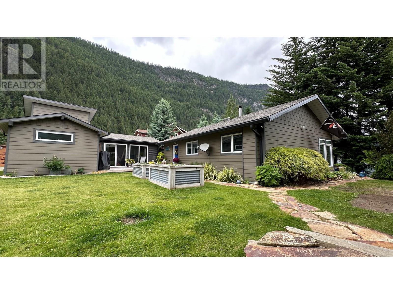 605 Sixth Avenue, Lardeau