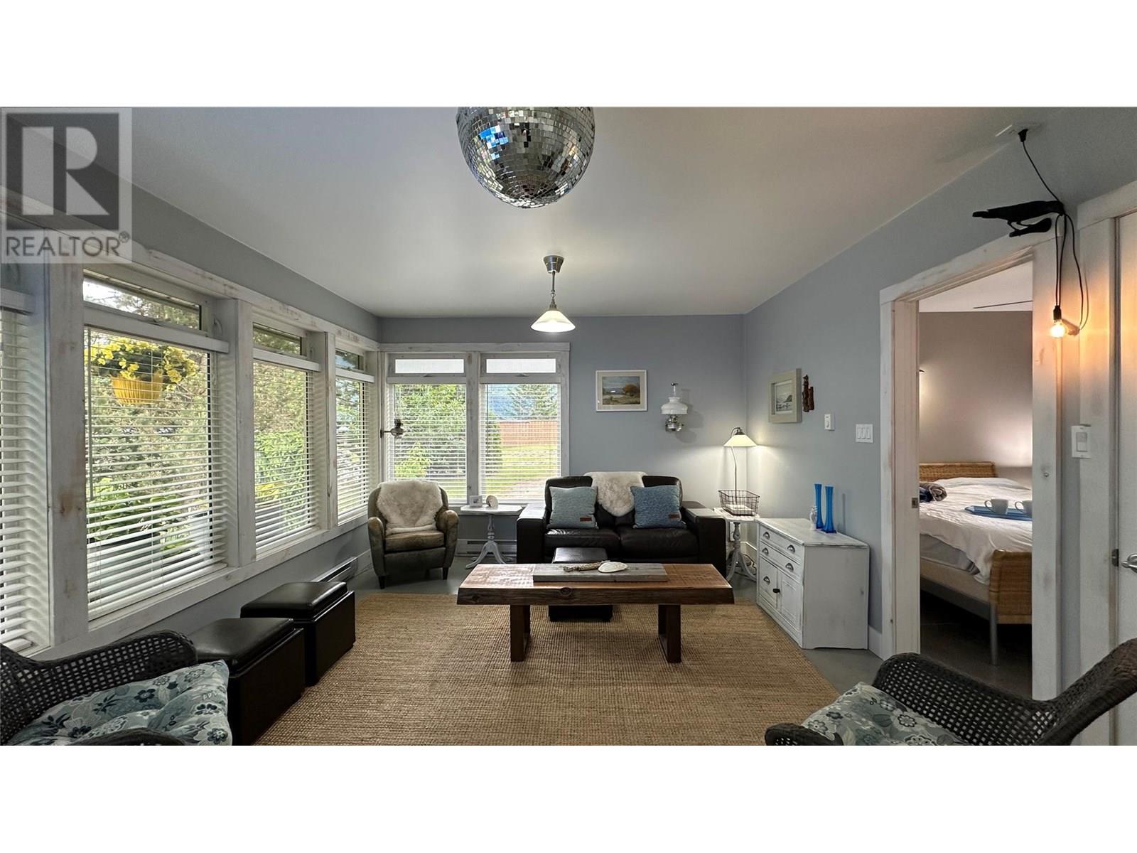 605 Sixth Avenue, Lardeau
