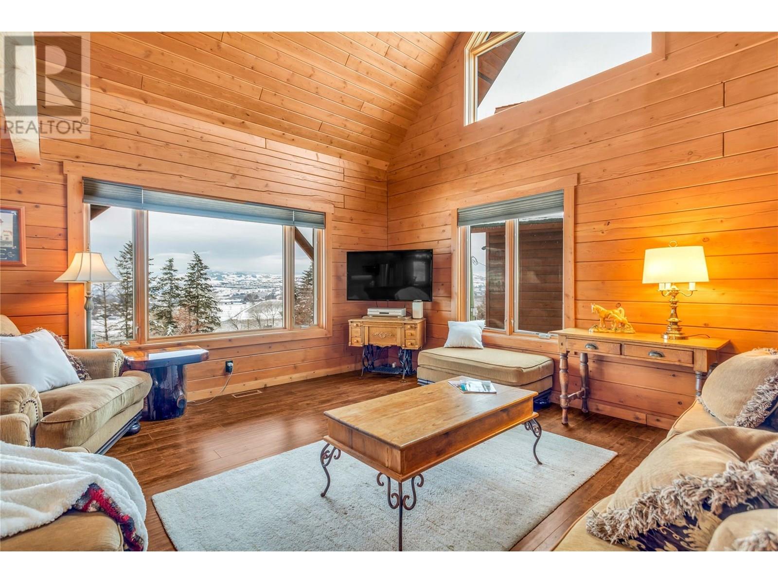 9371 6 Highway, Coldstream