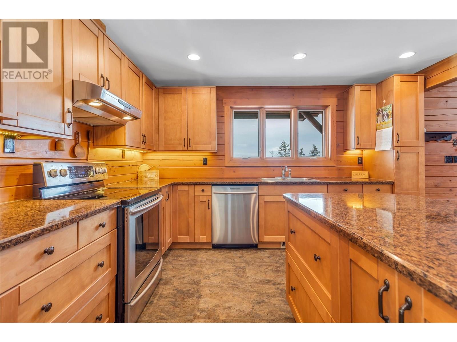 9371 6 Highway, Coldstream