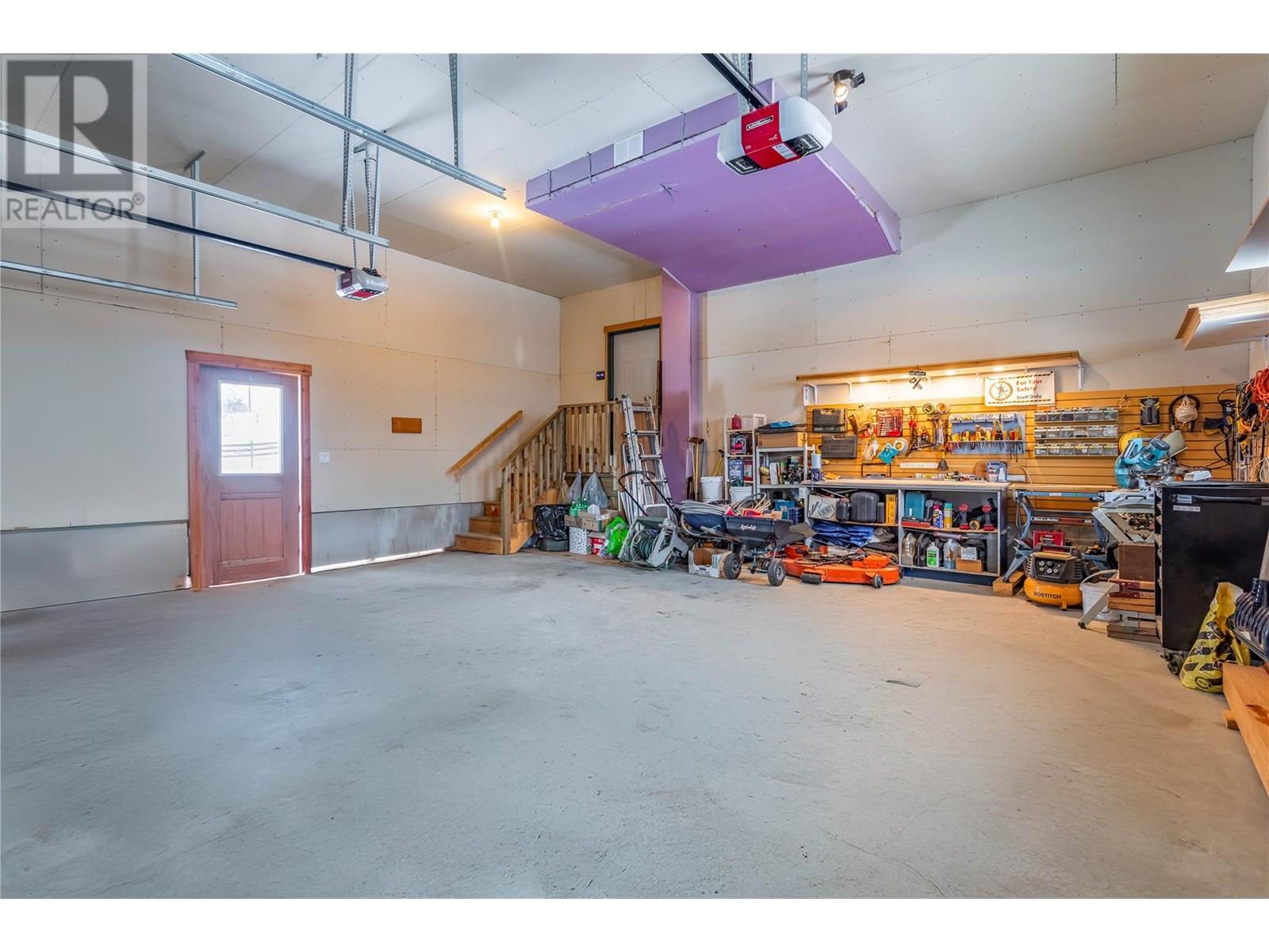 9371 6 Highway, Coldstream