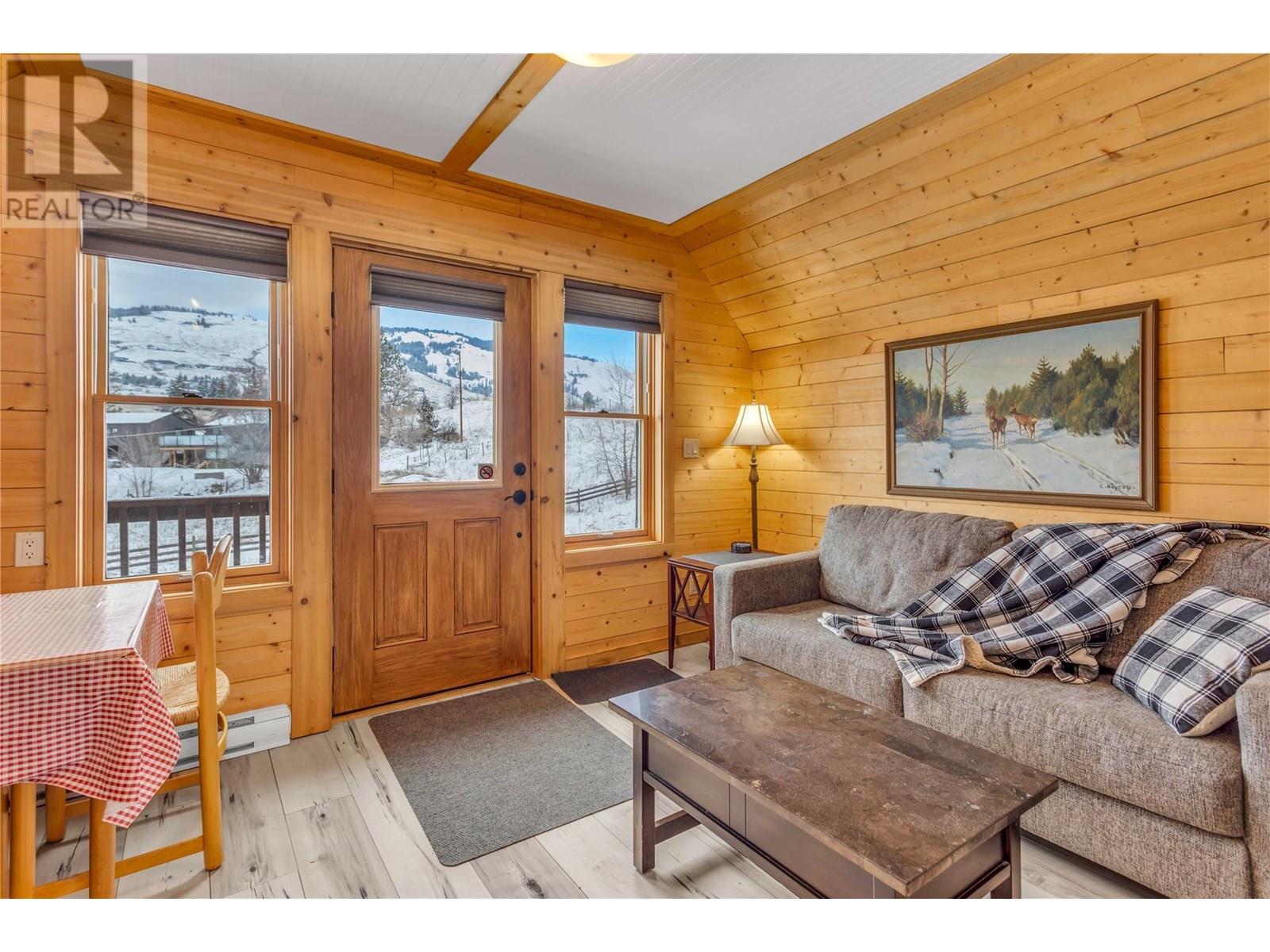 9371 6 Highway, Coldstream