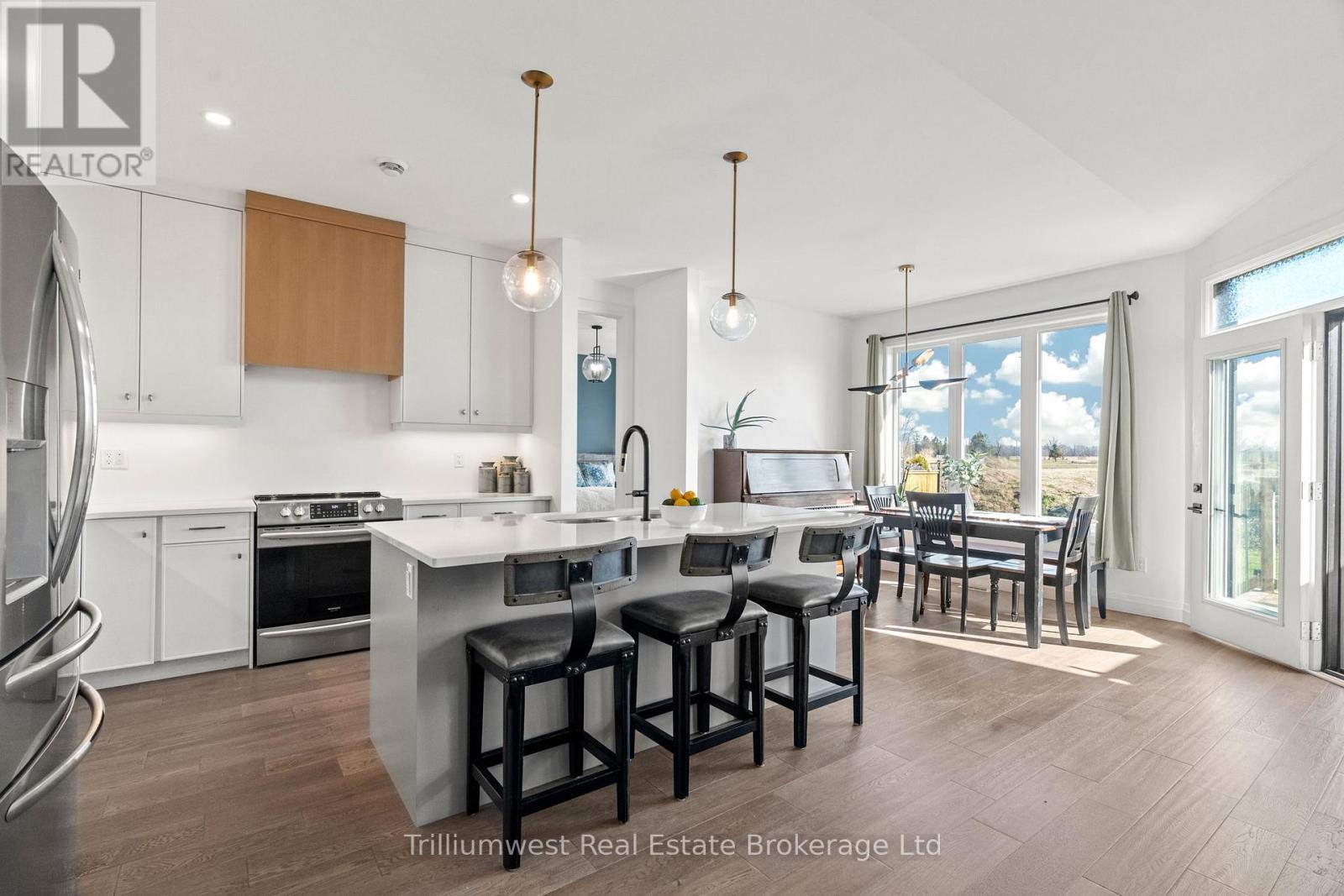 Single Family House Bungalow for Sale in  MCLEOD STREET North Middlesex (Parkhill) 