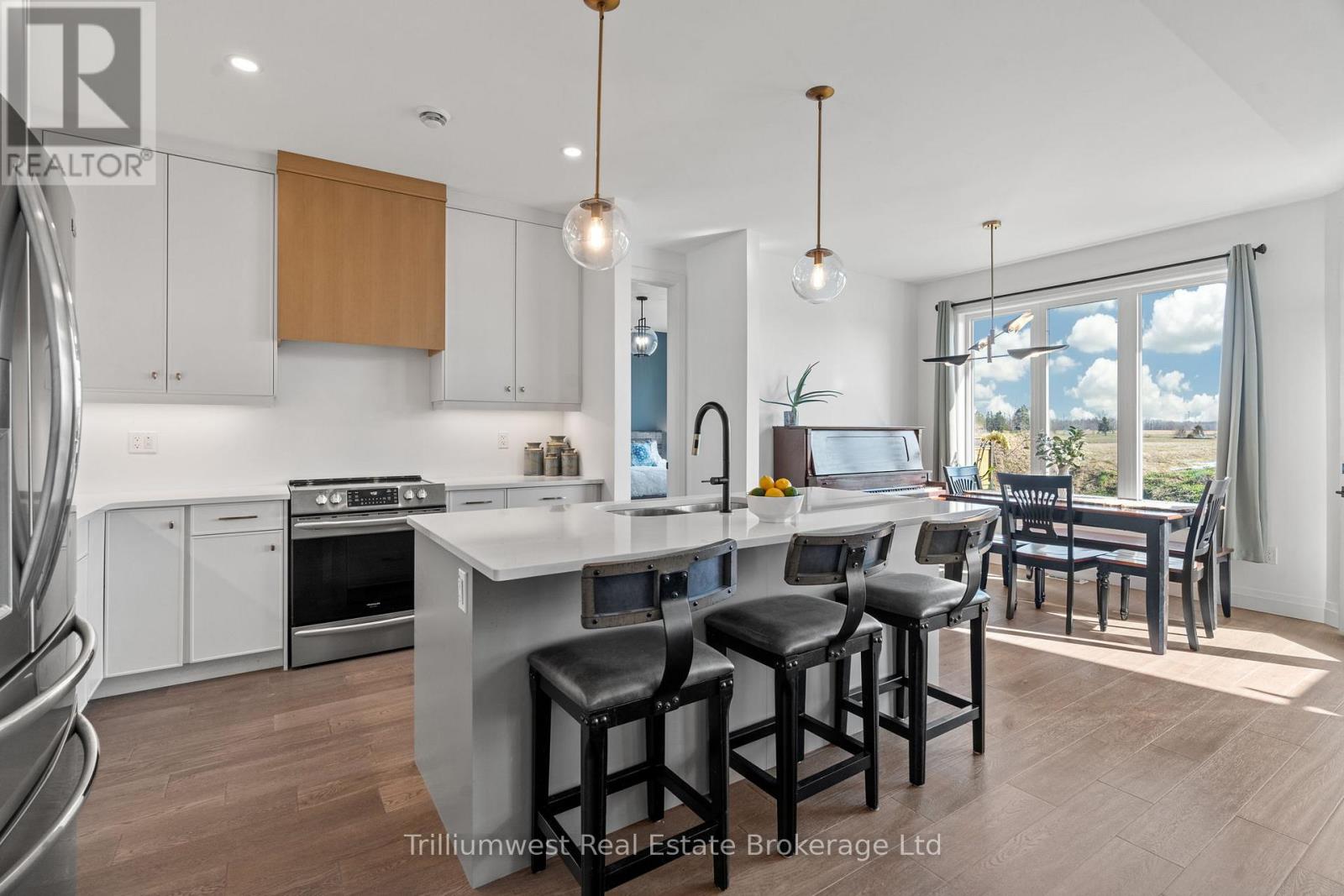 Single Family House Bungalow for Sale in  MCLEOD STREET North Middlesex (Parkhill) 