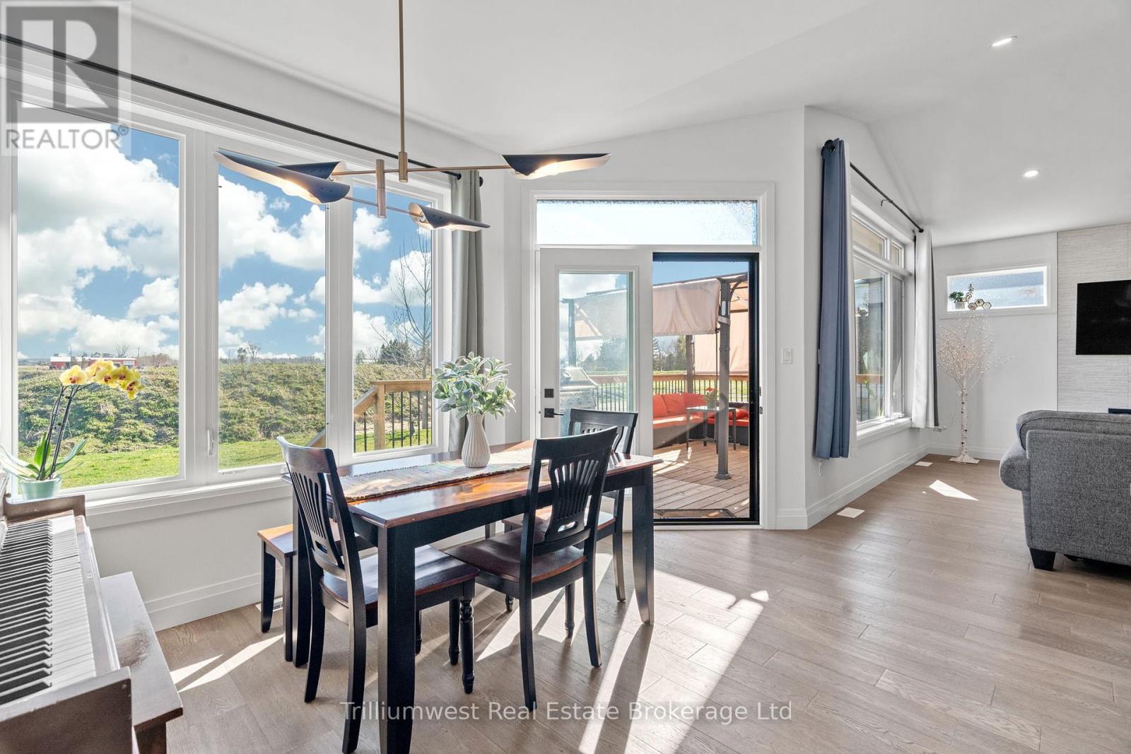 Single Family House Bungalow for Sale in  MCLEOD STREET North Middlesex (Parkhill) 