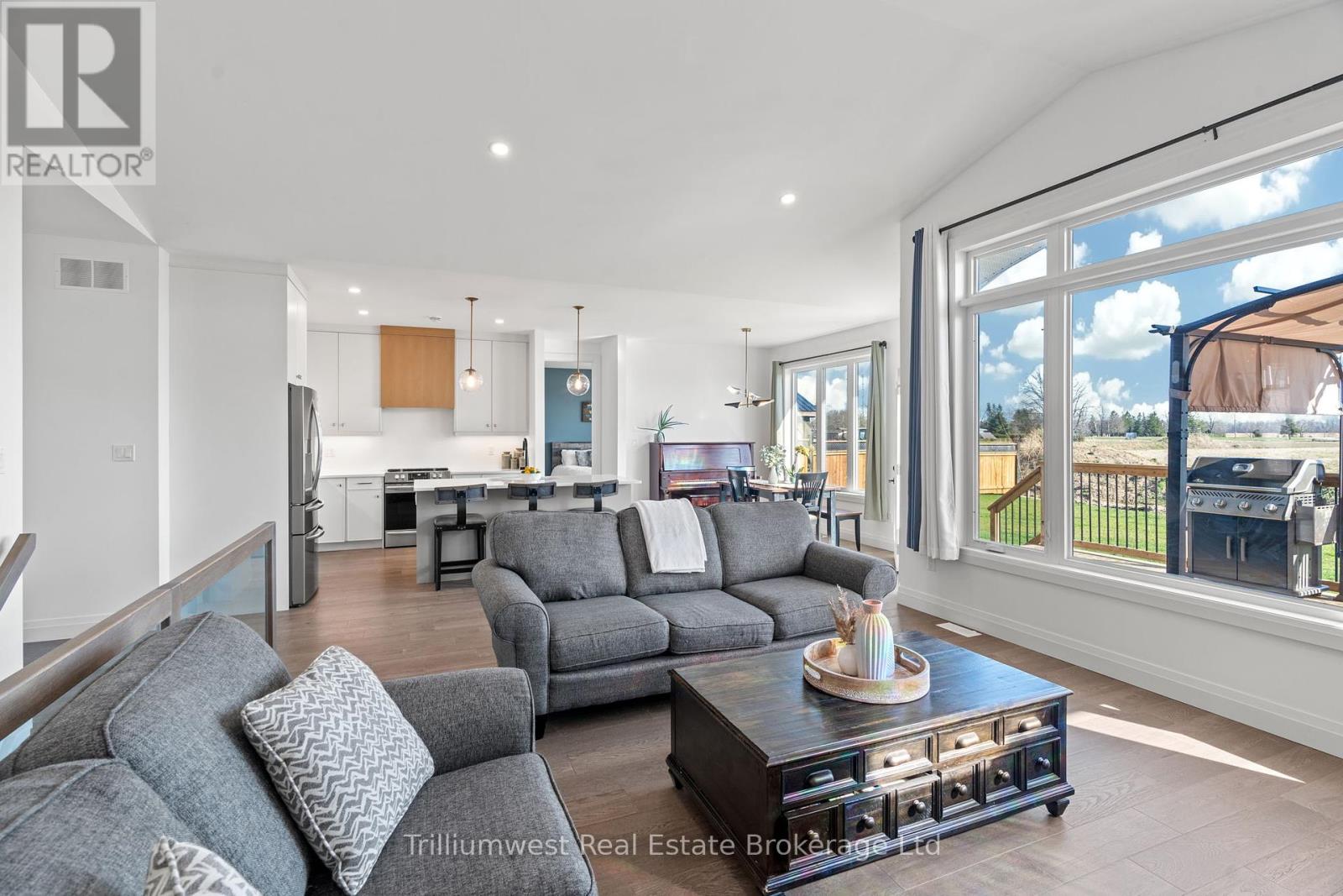 Single Family House Bungalow for Sale in  MCLEOD STREET North Middlesex (Parkhill) 