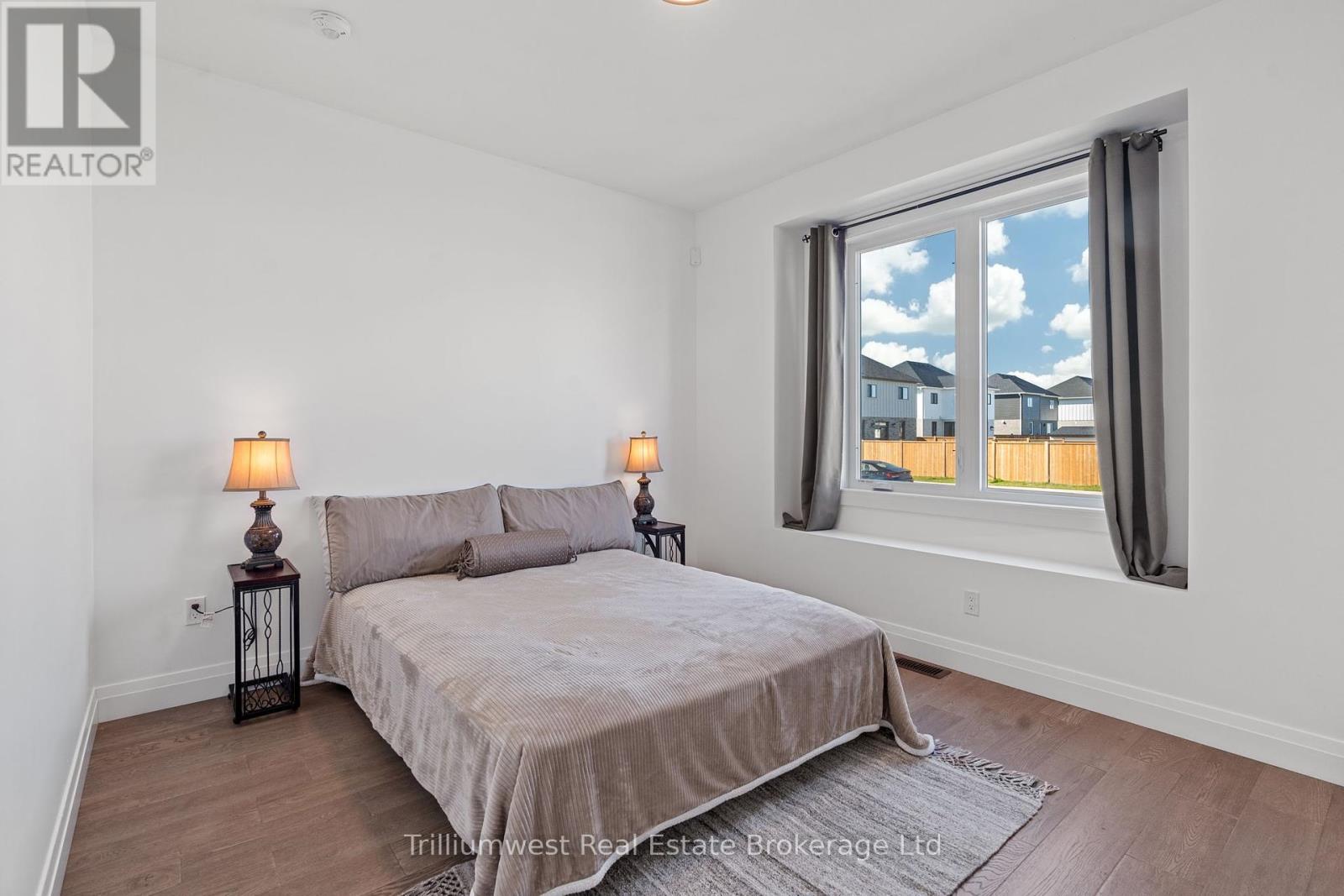 Single Family House Bungalow for Sale in  MCLEOD STREET North Middlesex (Parkhill) 