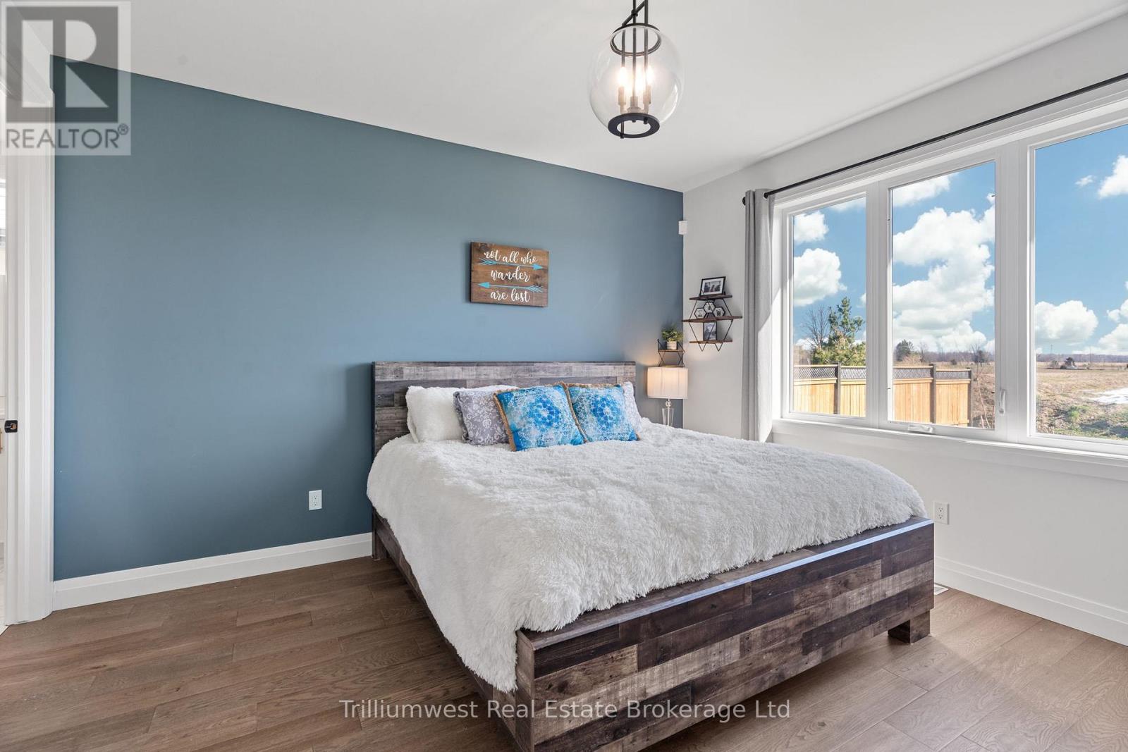 Single Family House Bungalow for Sale in  MCLEOD STREET North Middlesex (Parkhill) 