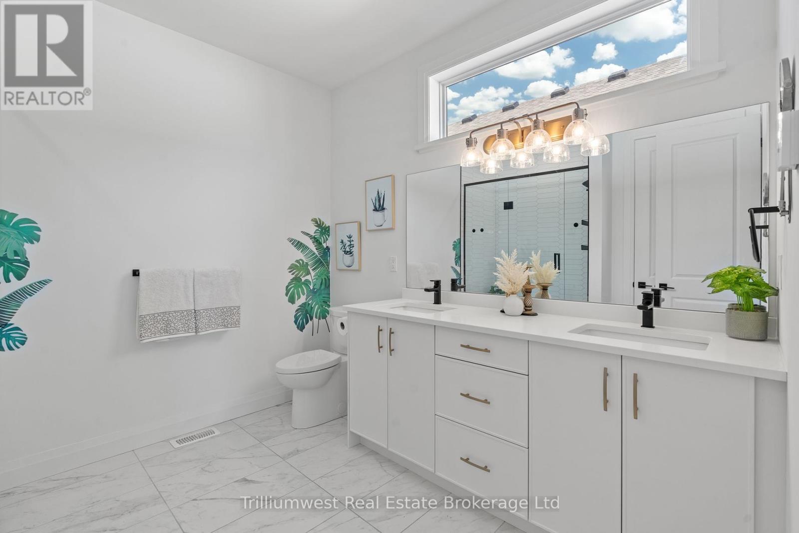 Single Family House Bungalow for Sale in  MCLEOD STREET North Middlesex (Parkhill) 