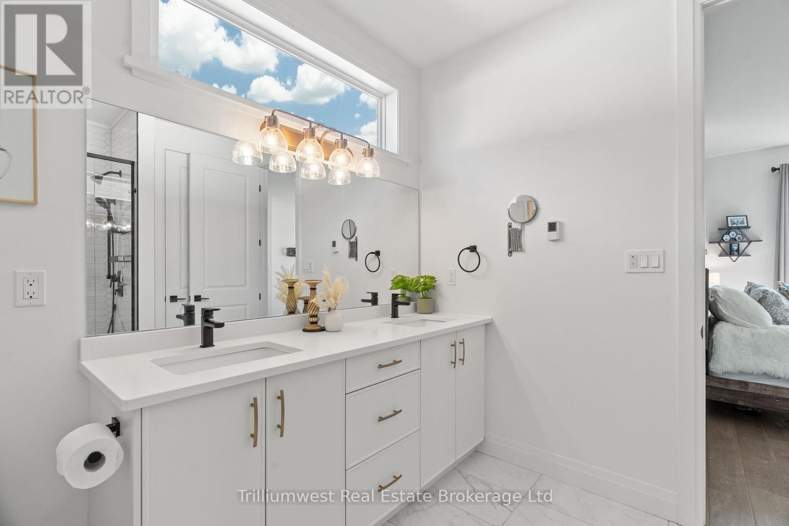 Single Family House Bungalow for Sale in  MCLEOD STREET North Middlesex (Parkhill) 