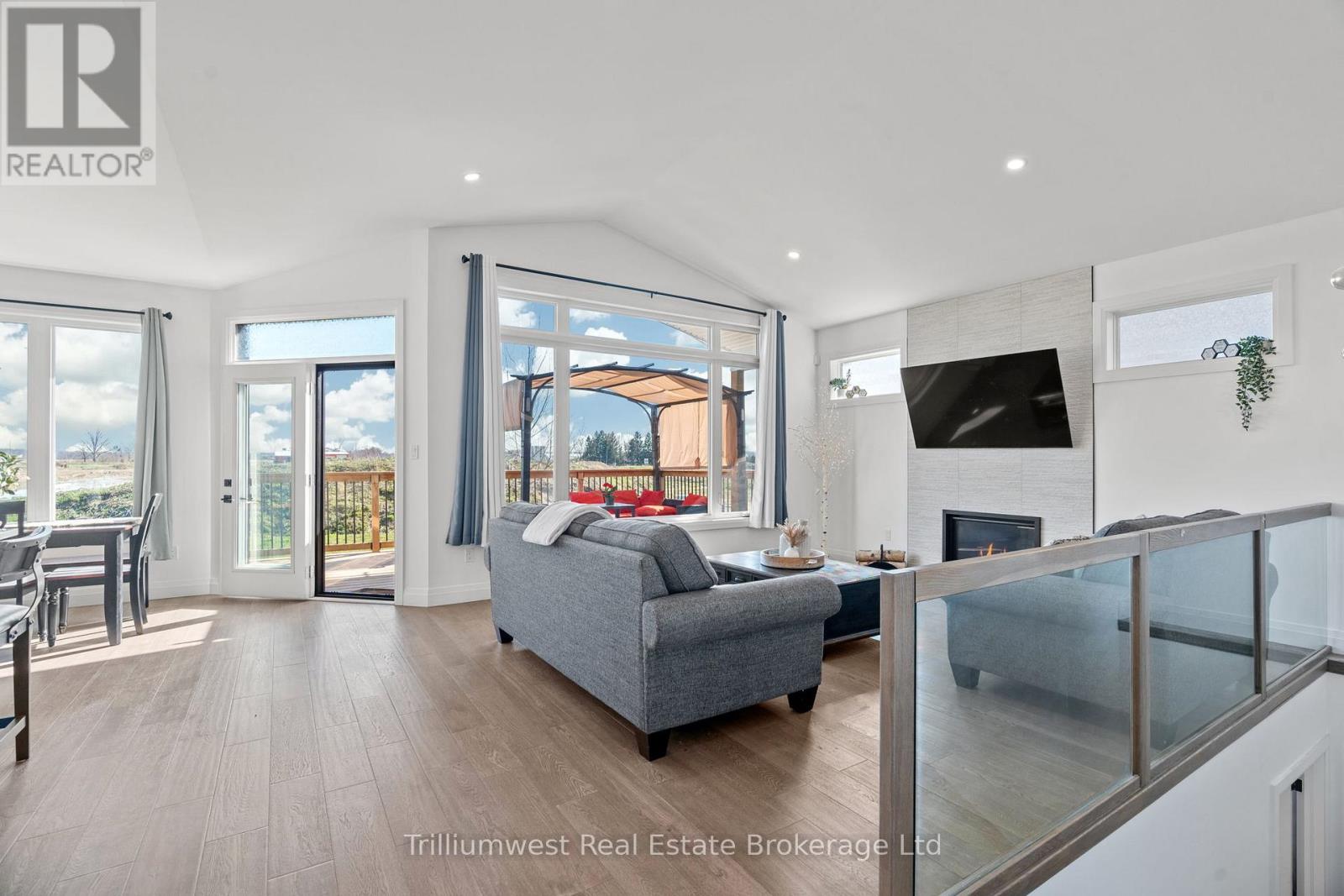 Single Family House Bungalow for Sale in  MCLEOD STREET North Middlesex (Parkhill) 