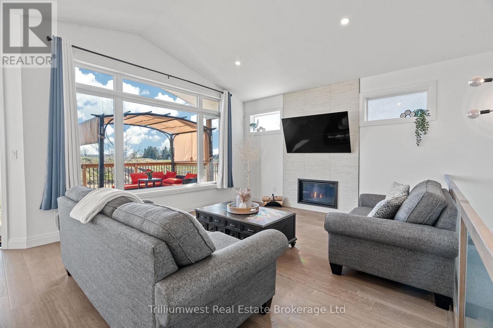 Single Family House Bungalow for Sale in  MCLEOD STREET North Middlesex (Parkhill) 