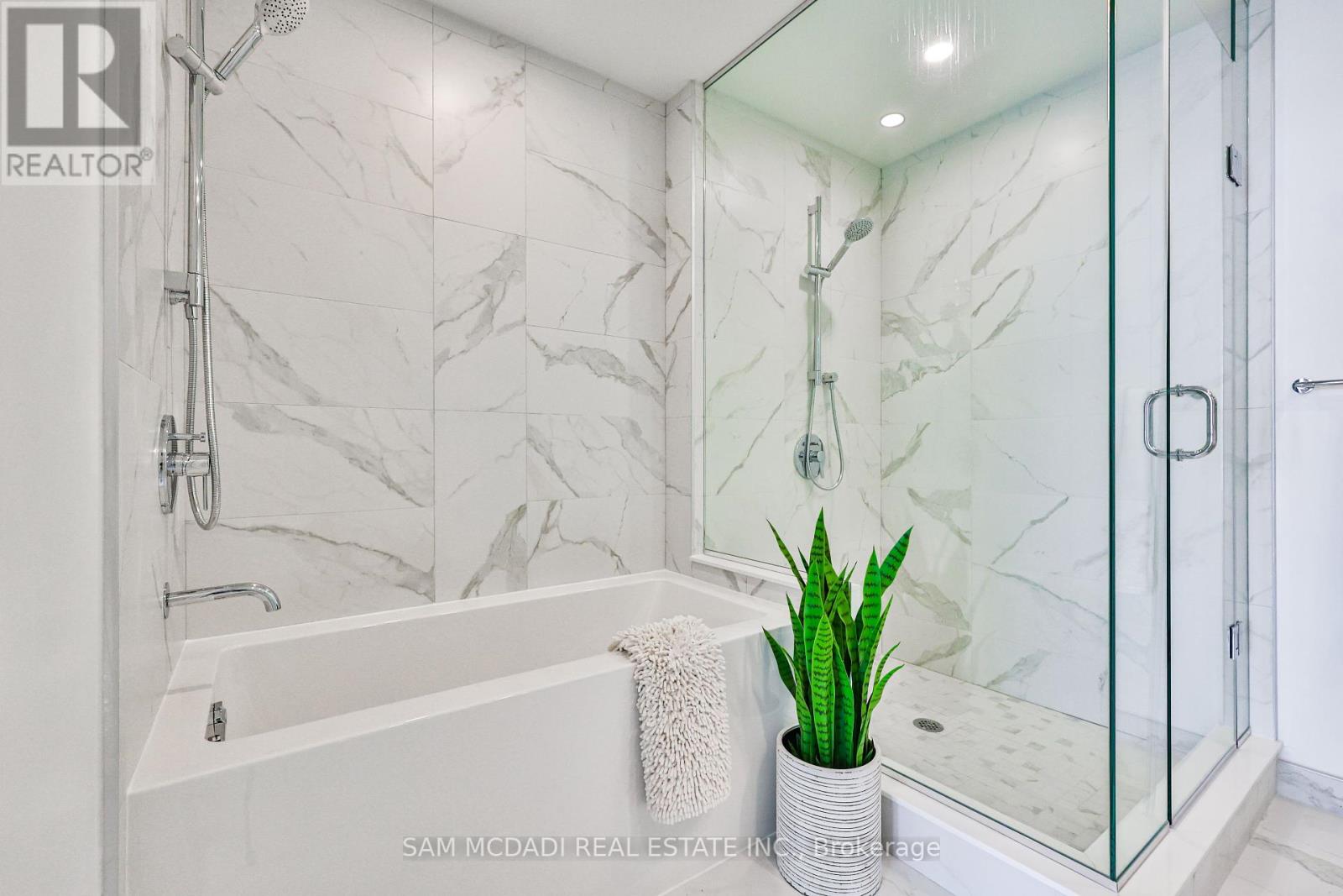 Photo 33 of 2204 370 Martha Street, Burlington ON