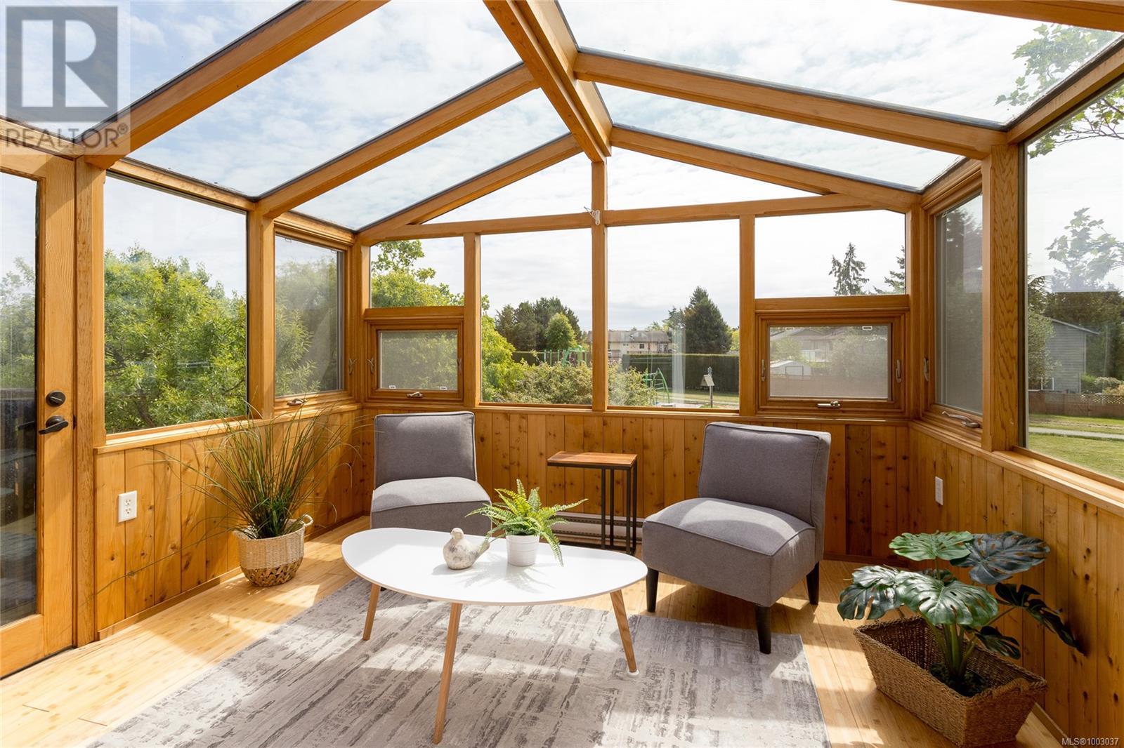 Photo 14 of 10287 Bowerbank Rd, Sidney BC