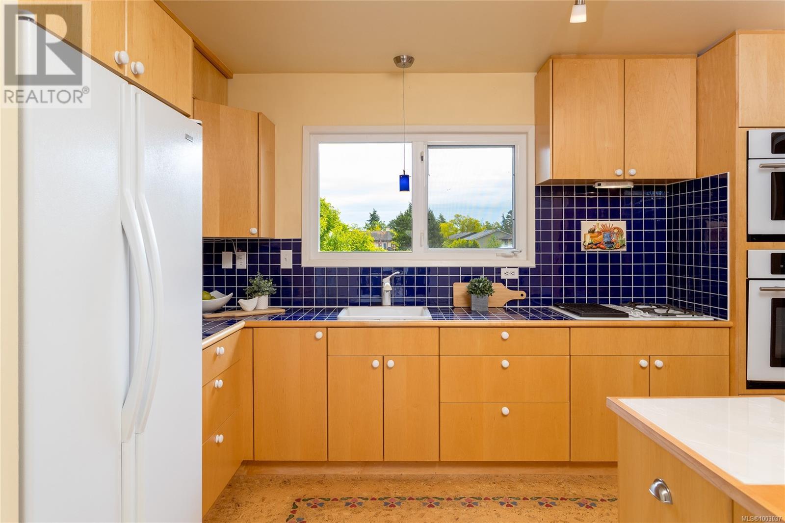 Photo 15 of 10287 Bowerbank Rd, Sidney BC