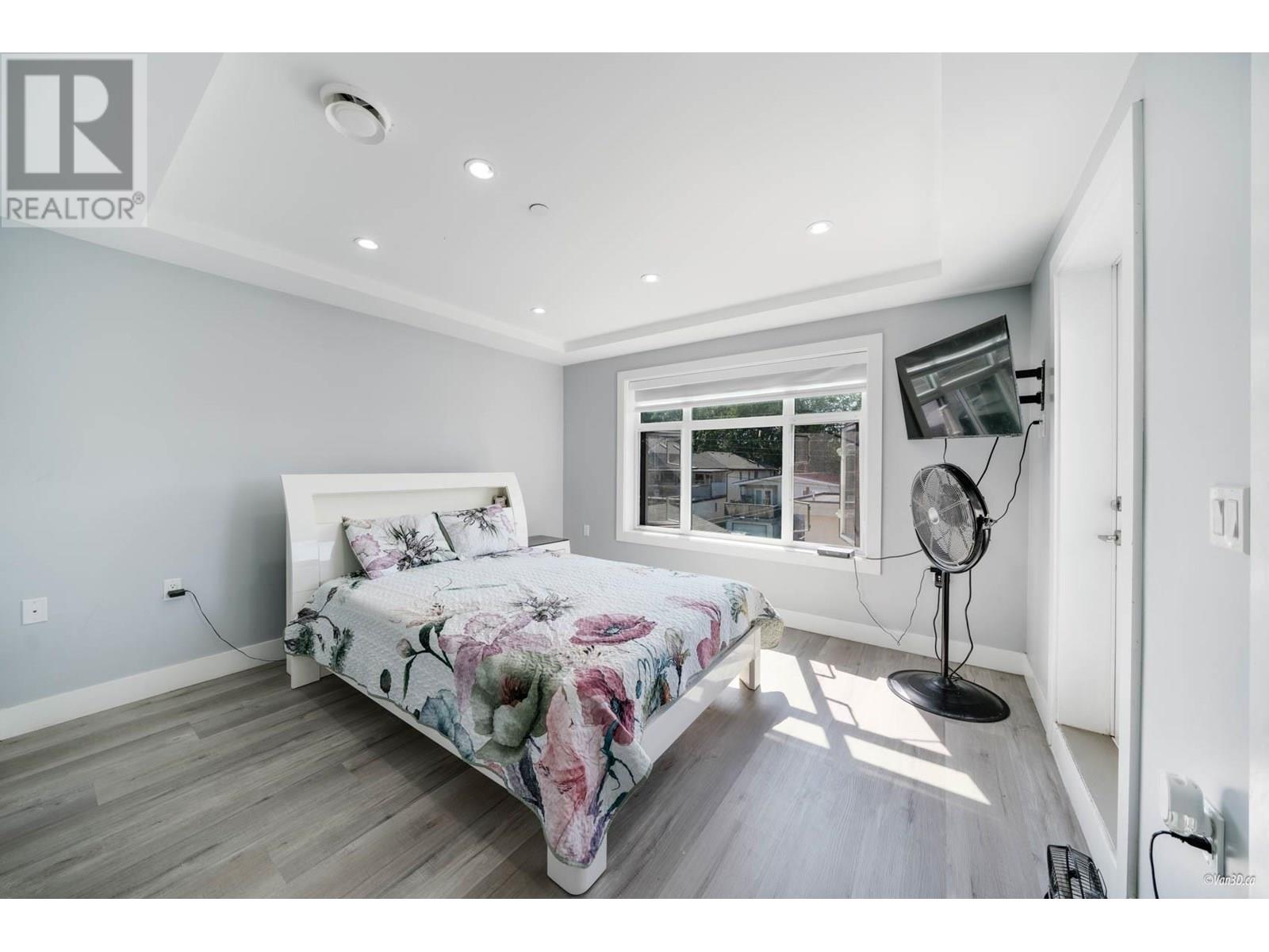 Photo 39 of 4841 Dumfries Street, Vancouver BC