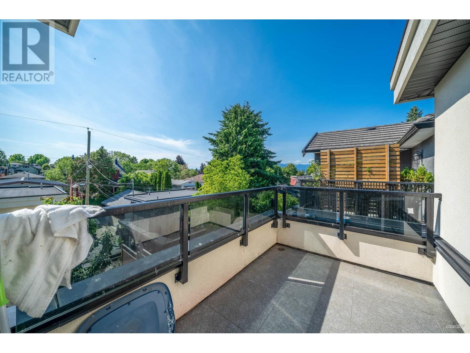 Photo 25 of 4841 Dumfries Street, Vancouver BC