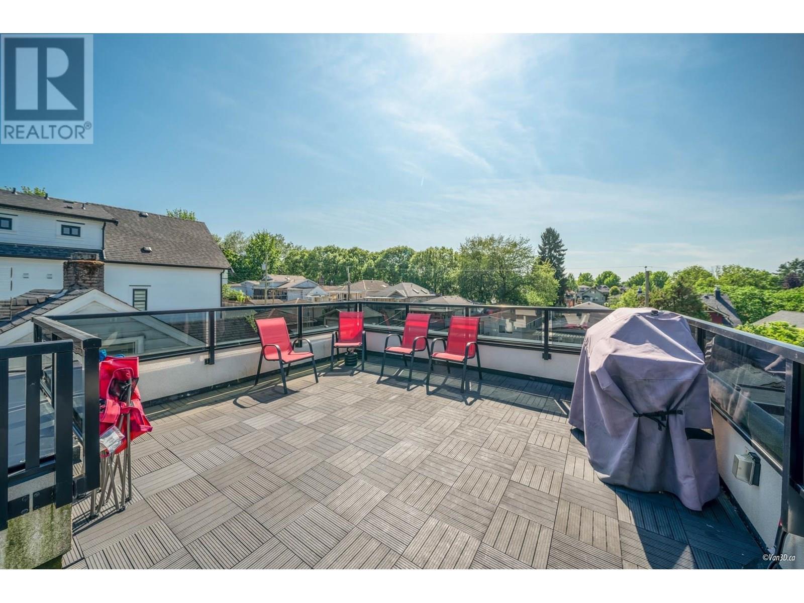 Photo 23 of 4841 Dumfries Street, Vancouver BC