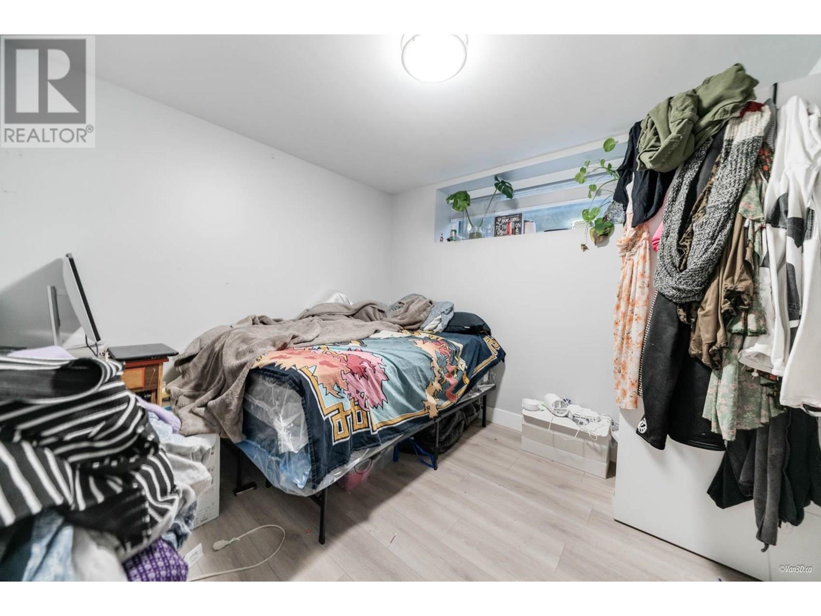 Photo 18 of 4841 Dumfries Street, Vancouver BC