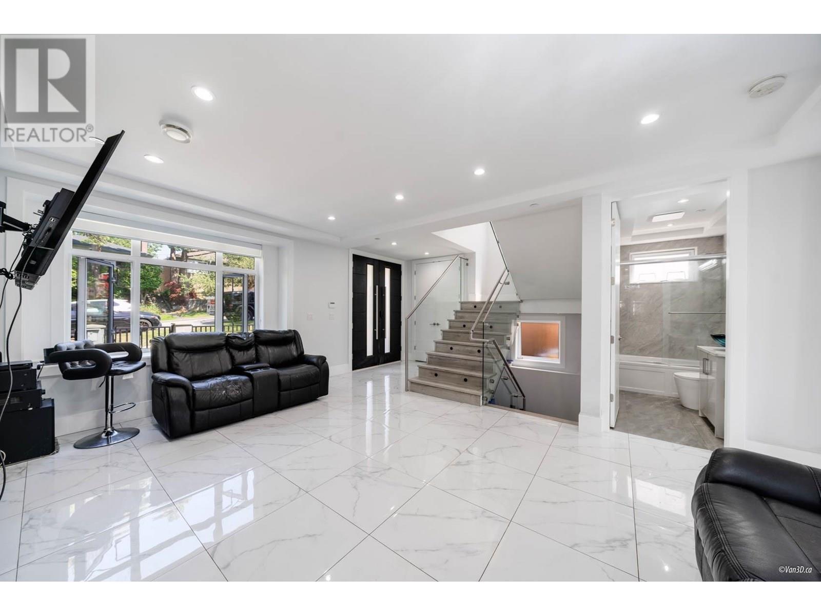 Photo 8 of 4841 Dumfries Street, Vancouver BC