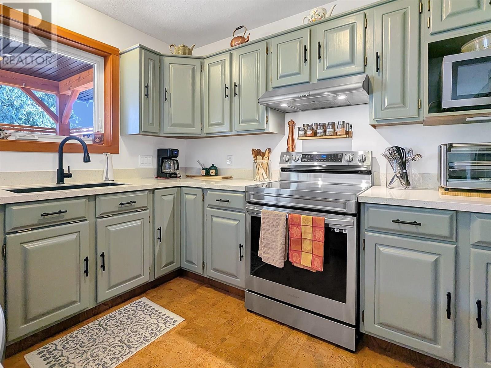 Photo 20 of 303 Delany Avenue, Slocan BC