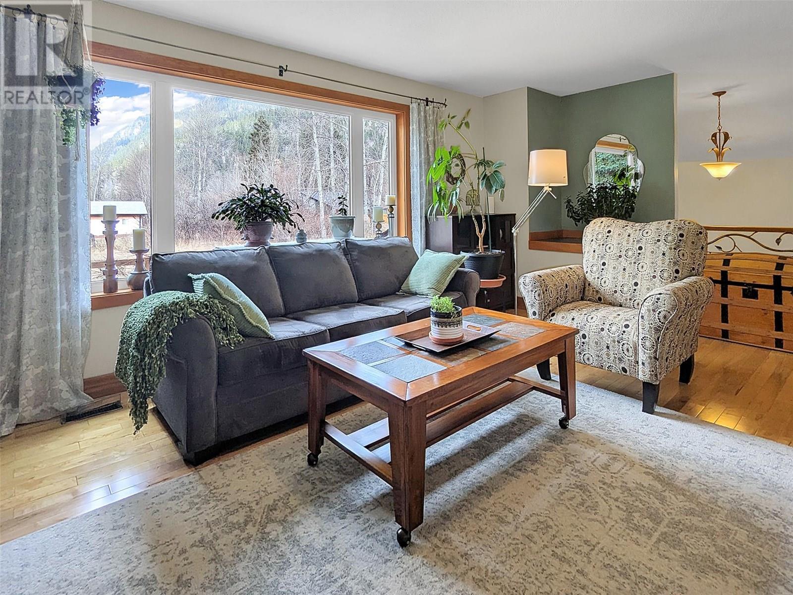 Photo 26 of 303 Delany Avenue, Slocan BC