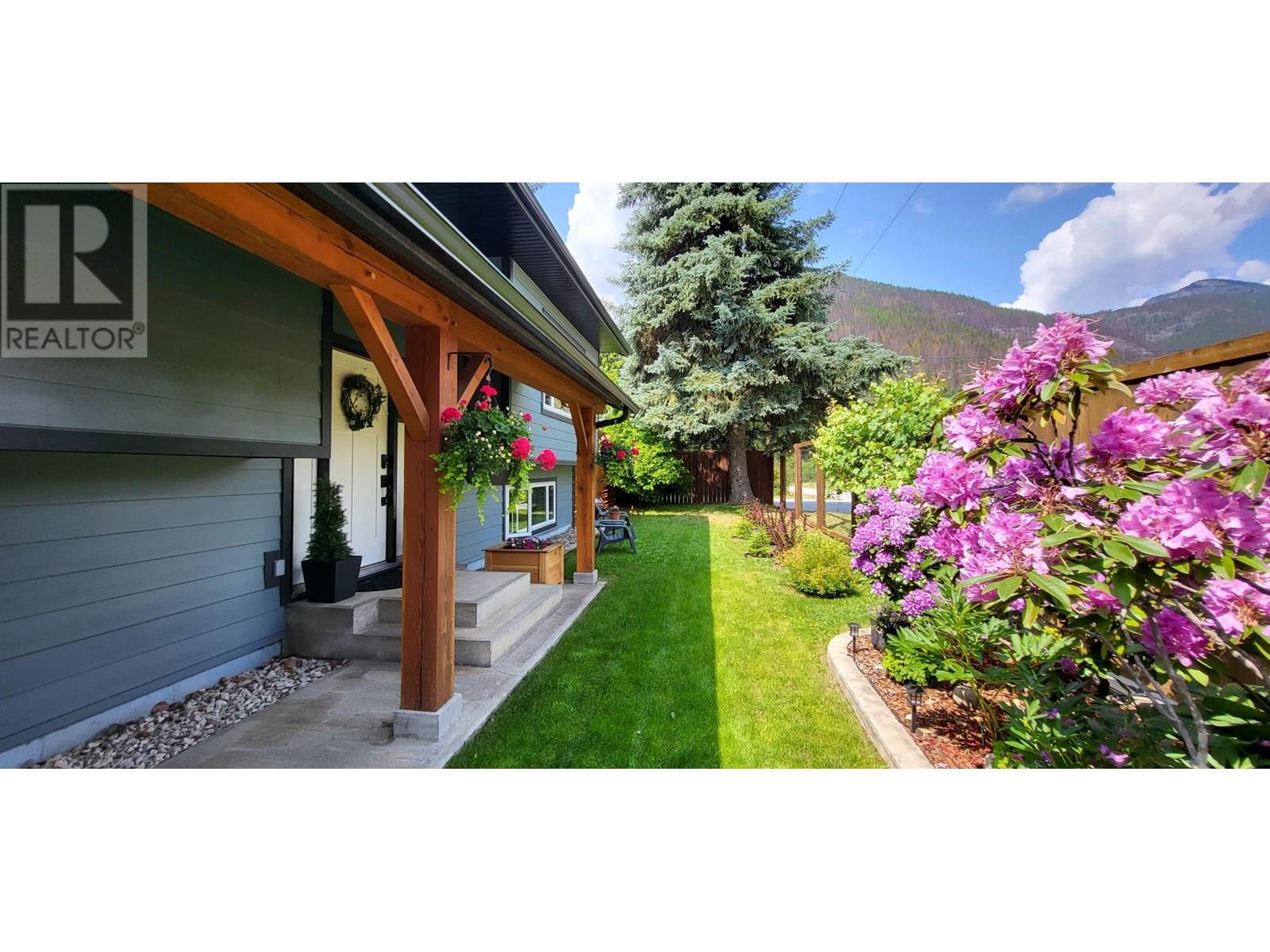 Photo 7 of 303 Delany Avenue, Slocan BC