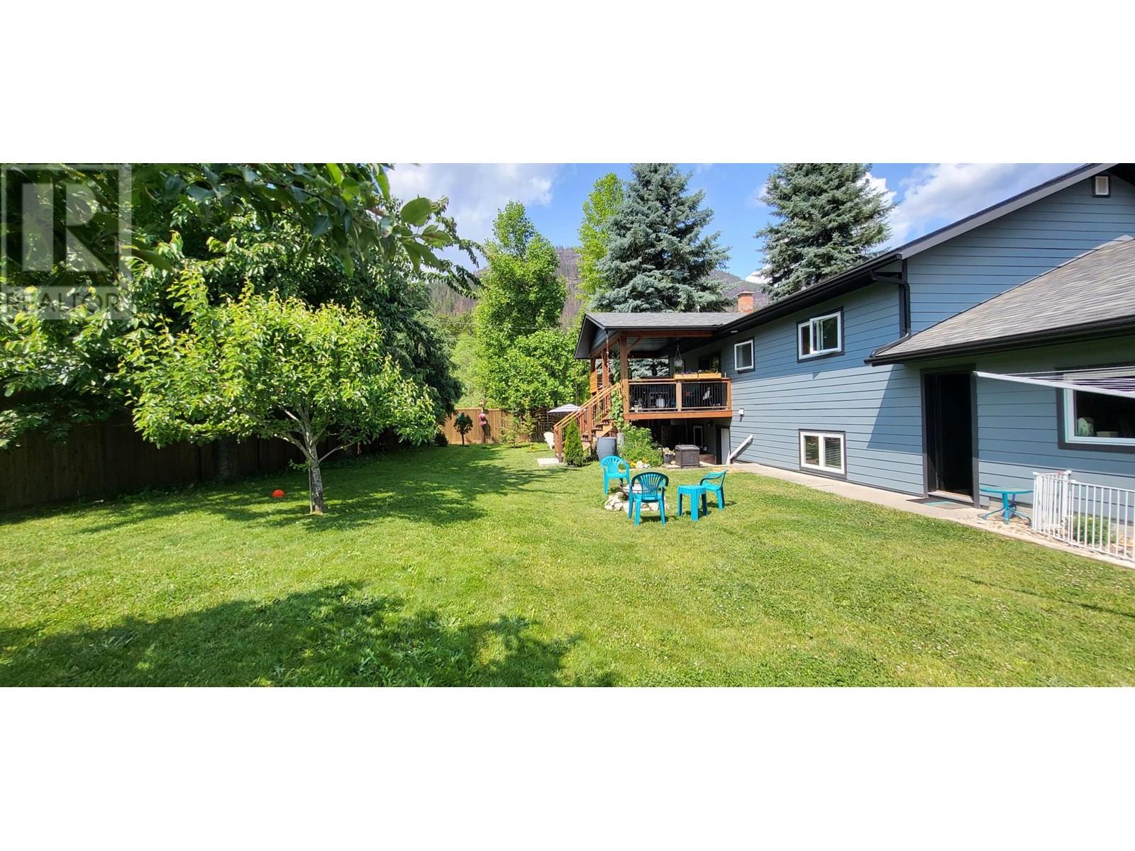 Photo 10 of 303 Delany Avenue, Slocan BC