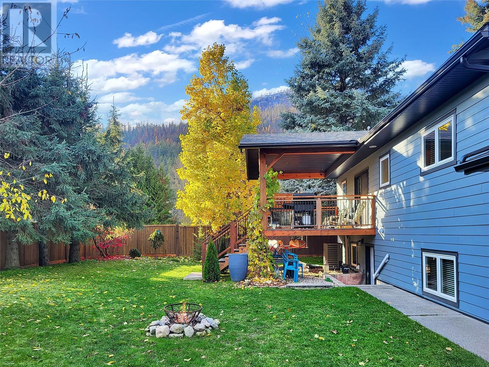 Photo 11 of 303 Delany Avenue, Slocan BC