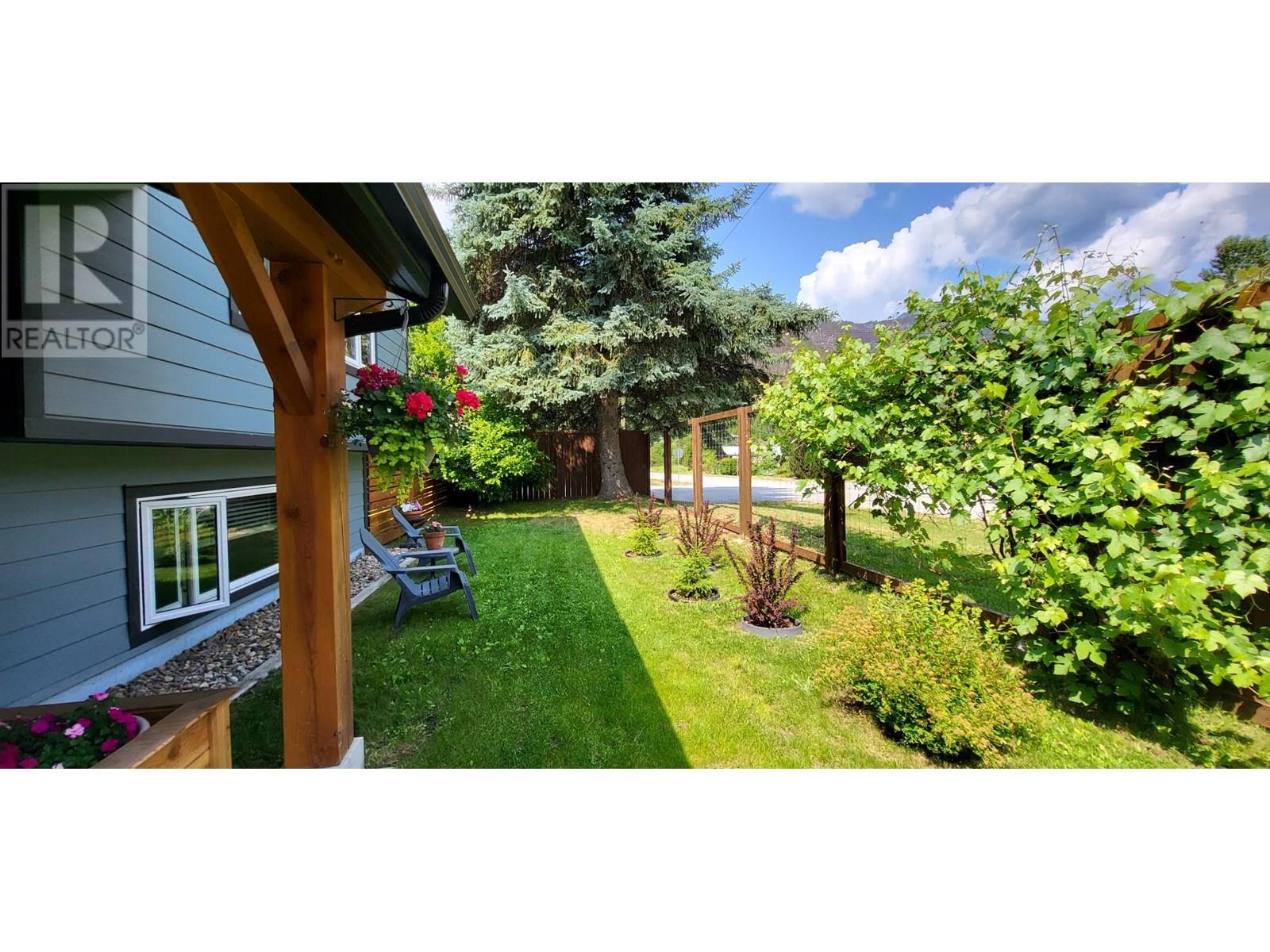 Photo 24 of 303 Delany Avenue, Slocan BC