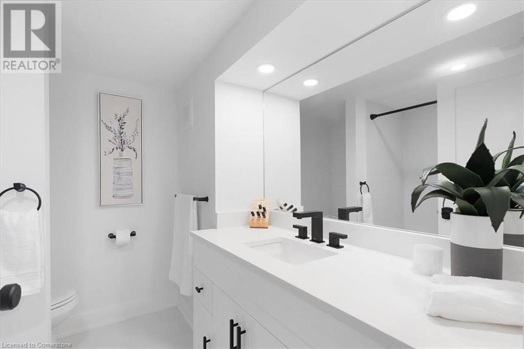 Photo 10 of 94 West 32nd Street, Hamilton ON