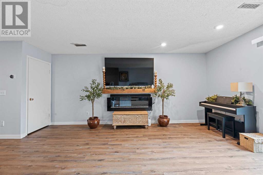 Single Family House 4 Level for Sale in  Taraglen Road NE Taradale Calgary 