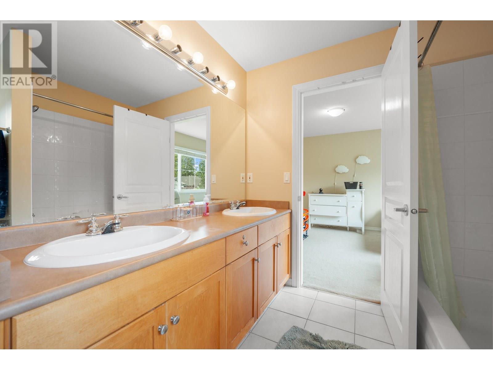 Photo 18 of 3305 Chartwell Grn, Coquitlam BC
