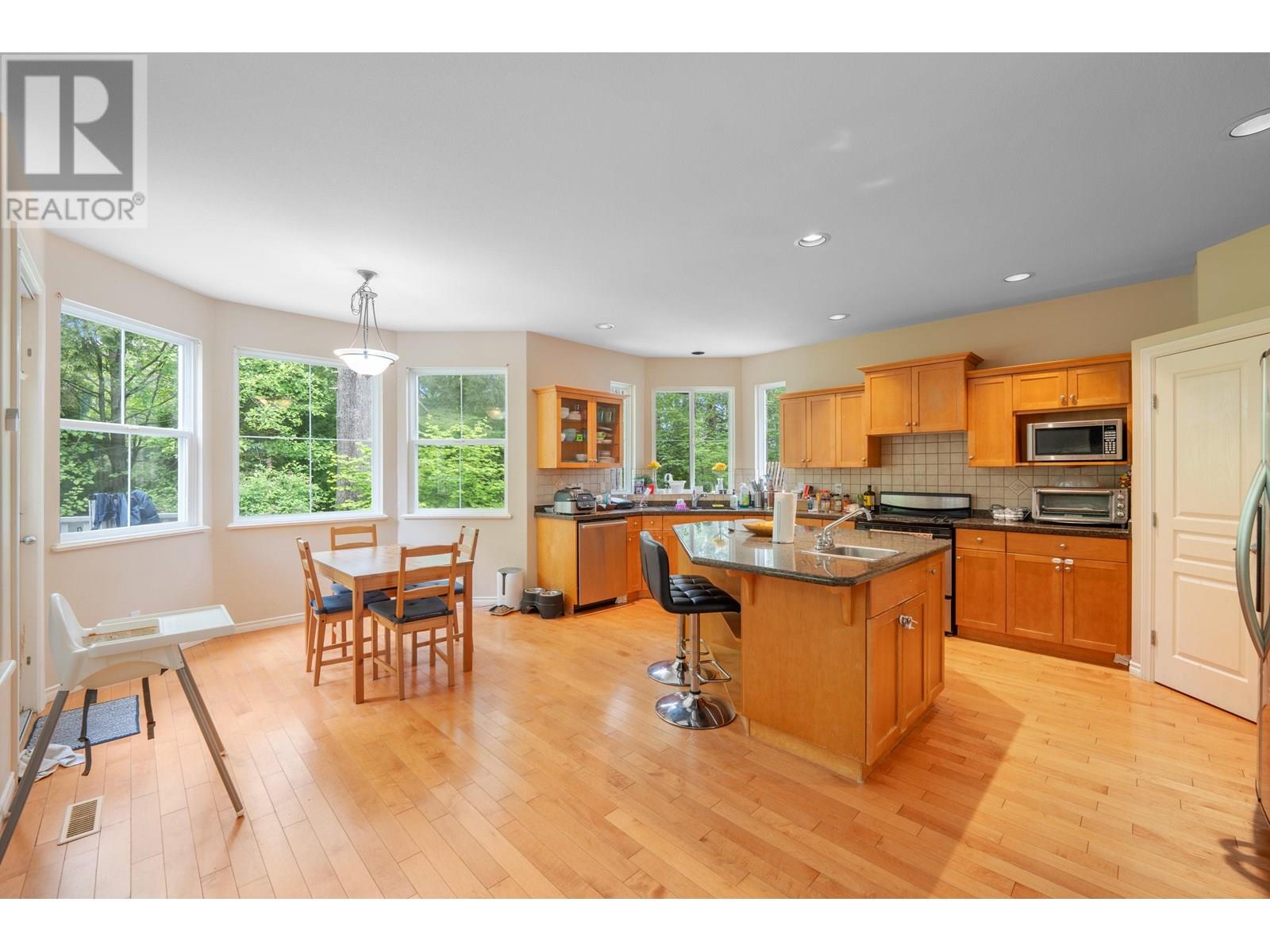 Photo 12 of 3305 Chartwell Grn, Coquitlam BC