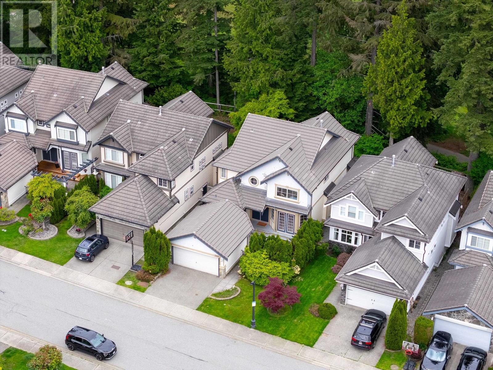 Photo 10 of 3305 Chartwell Grn, Coquitlam BC