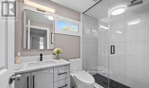Photo 13 of 59 Cedar Crest Beach Road, Clarington ON