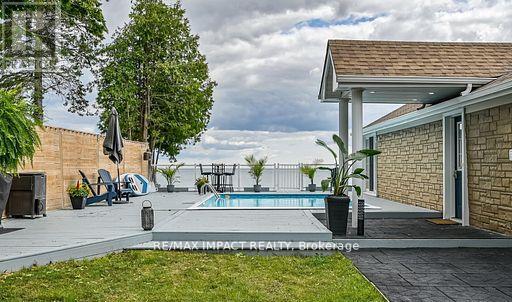 Photo 3 of 59 Cedar Crest Beach Road, Clarington ON