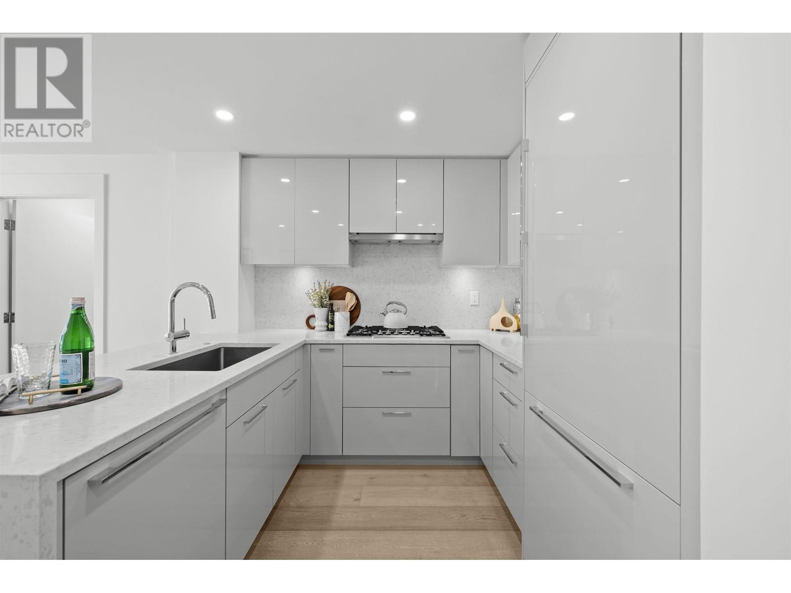 Photo 11 of 208 5058 Cambie Street, Vancouver BC