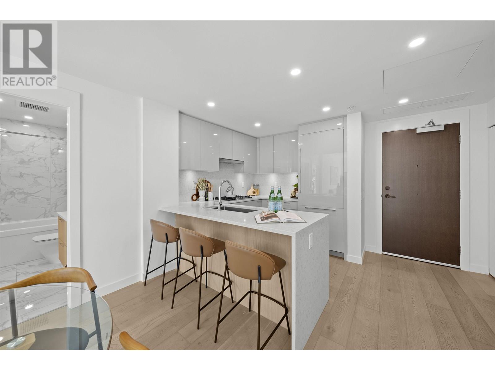 Photo 9 of 208 5058 Cambie Street, Vancouver BC