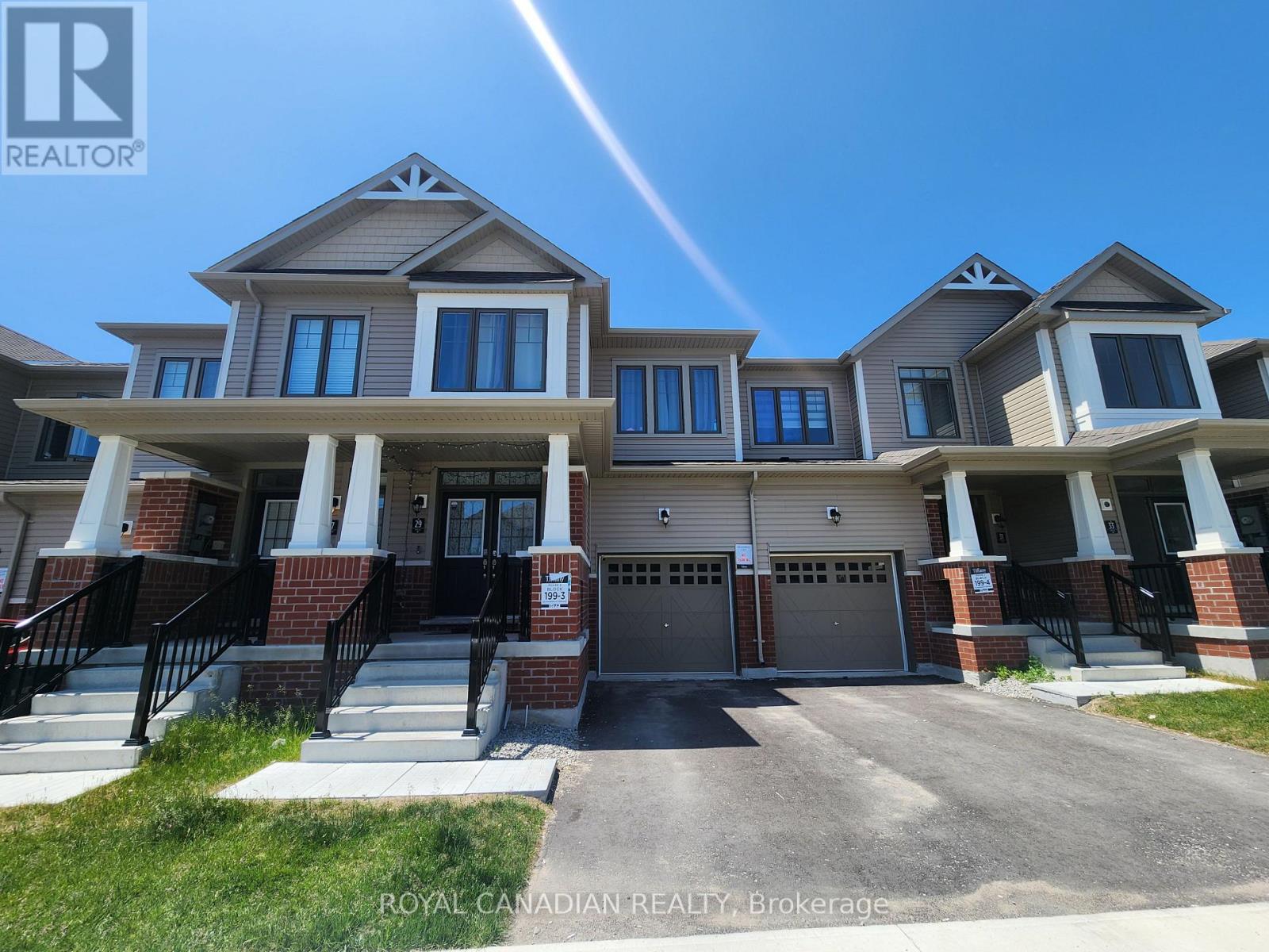 Photo 2 of 29 Tamworth Terrace, Barrie ON
