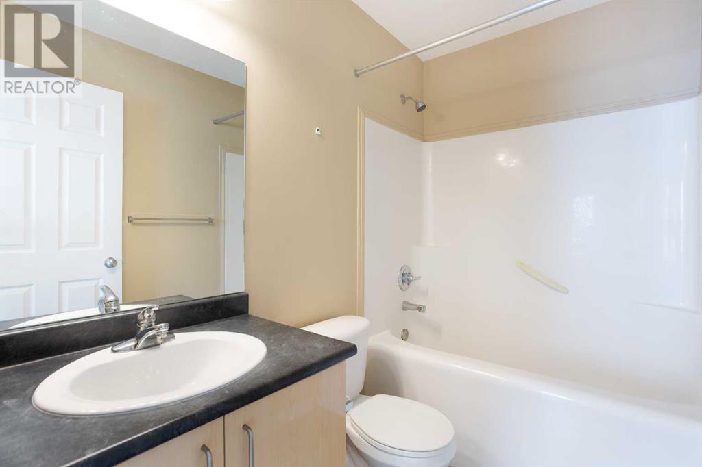 Photo 16 of 3050 New Brighton Gardens Se, Calgary AB