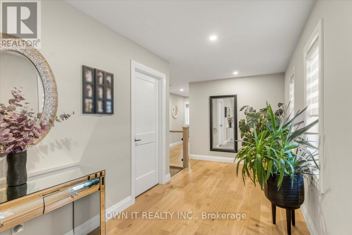 Photo 15 of 928 Chapel Hill Court, Kitchener ON