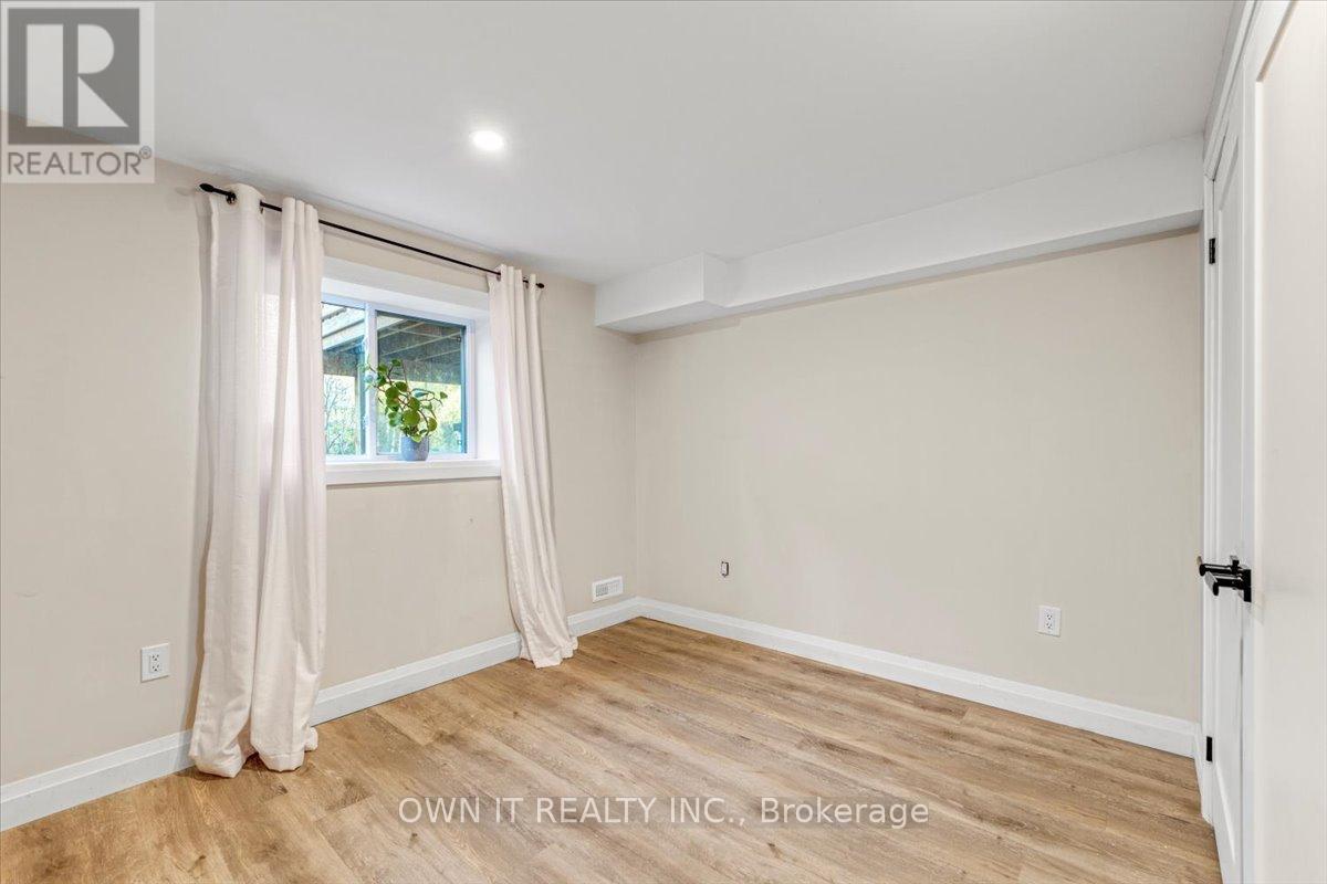 Photo 16 of 928 Chapel Hill Court, Kitchener ON